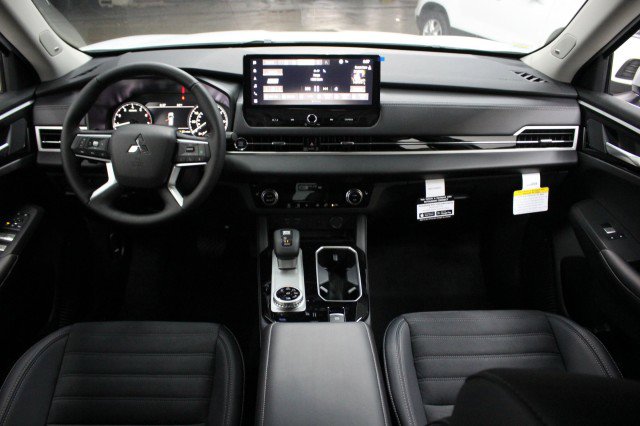 New 2026 Mitsubishi Outlander SE image 20