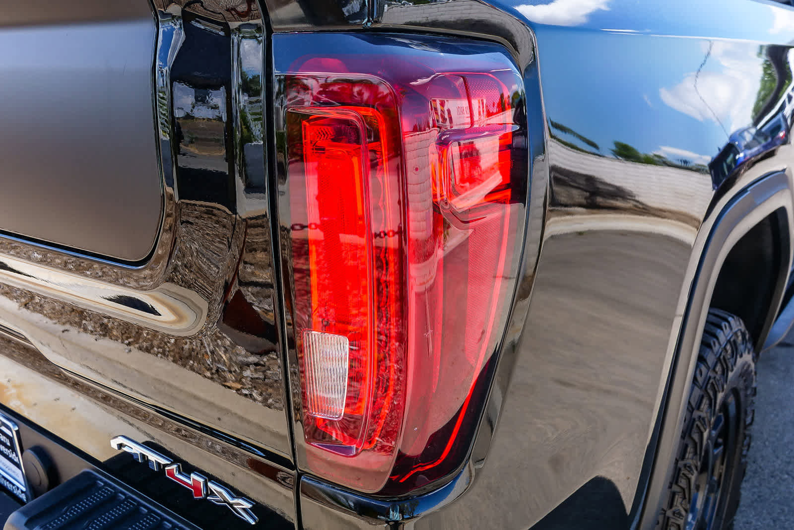 Used 2023 GMC Sierra 1500 AT4X w/ AT4X AEV Edition image 17