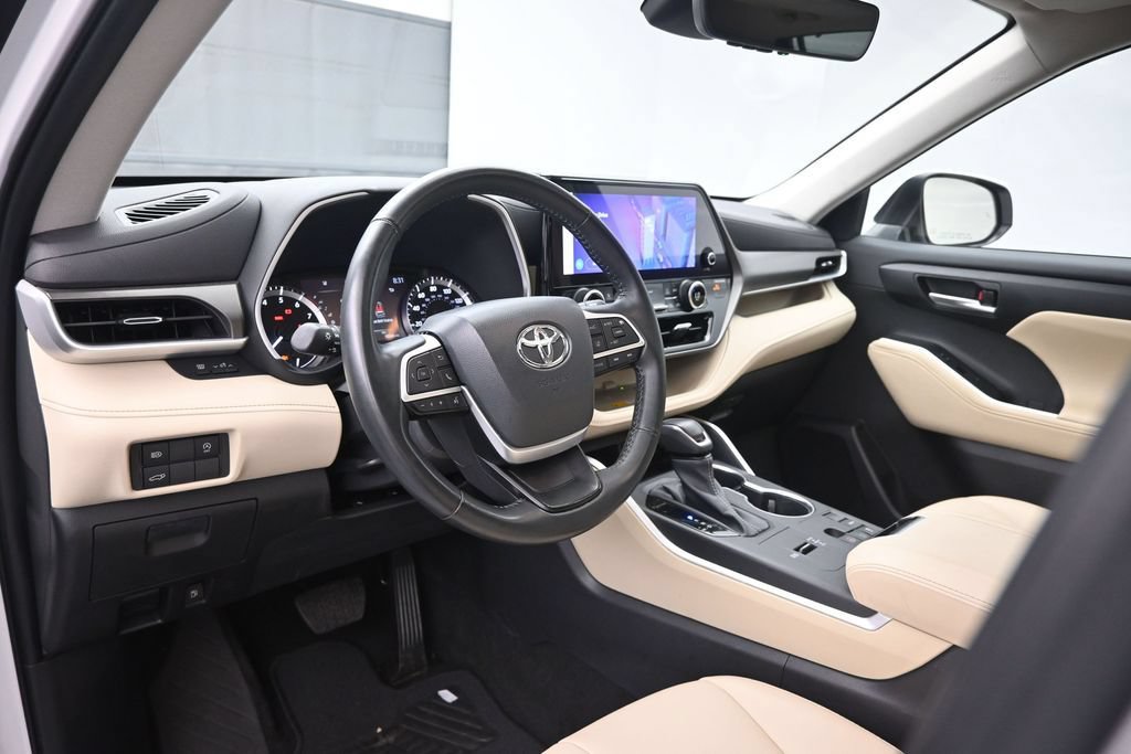 Used 2023 Toyota Highlander XLE FWD image 21