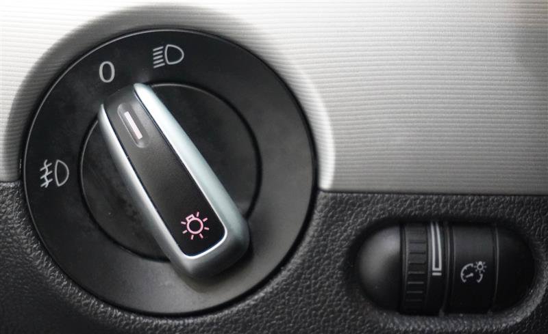 Used 2012 Volkswagen Jetta GLI FWD image 24