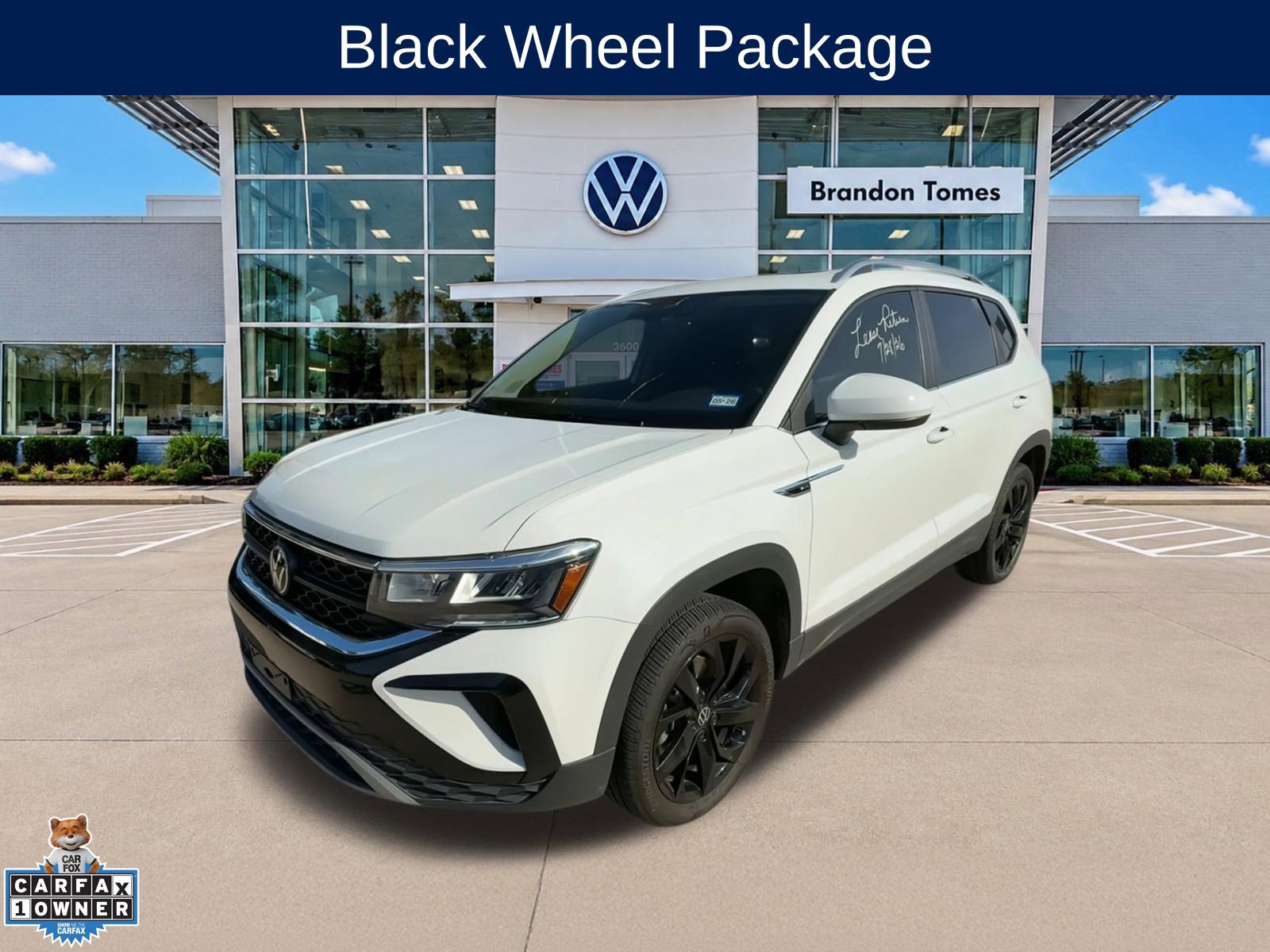 Used 2023 Volkswagen Taos SE w/ Panoramic Sunroof Package FWD image 3
