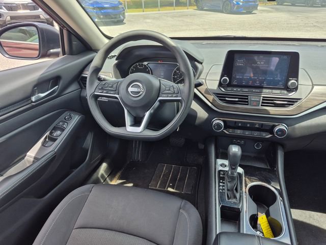 Used 2024 Nissan Altima 2.5 SV FWD image 14