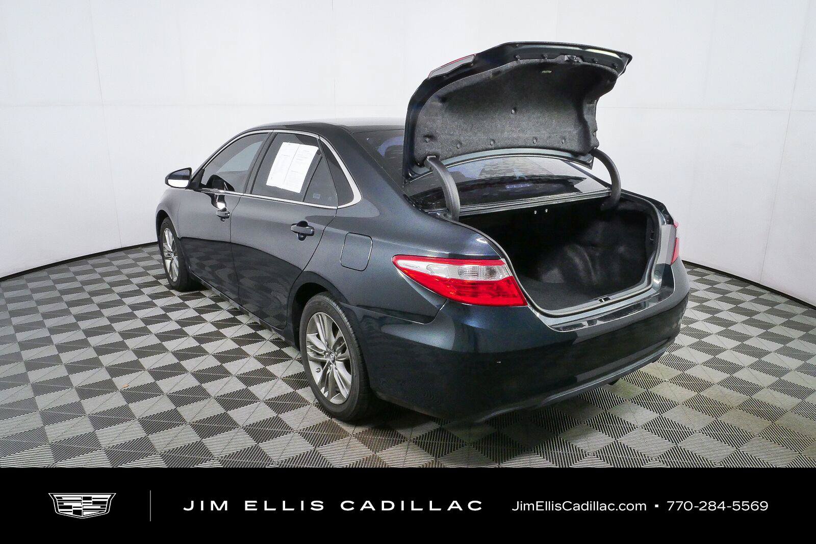 Used 2017 Toyota Camry SE FWD image 24