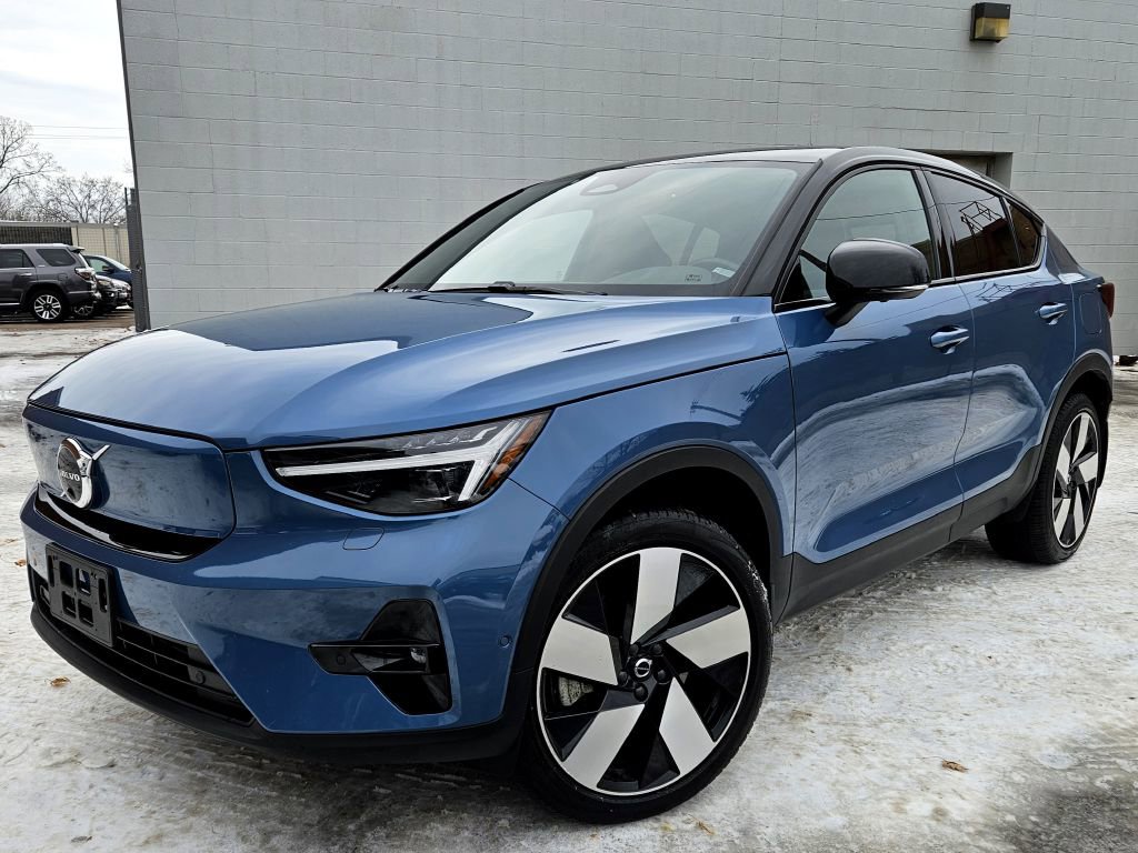 Used 2022 Volvo C40 P8 Recharge Ultimate image 2