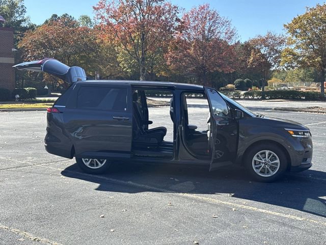 Certified 2023 Kia Carnival LX image 12