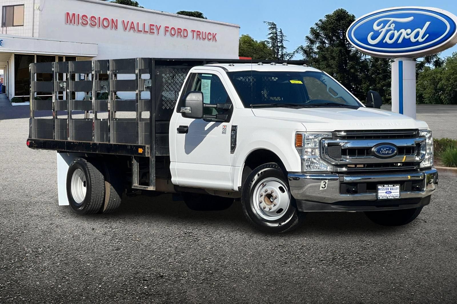 Used 2021 Ford F350 XLT RWD image 2