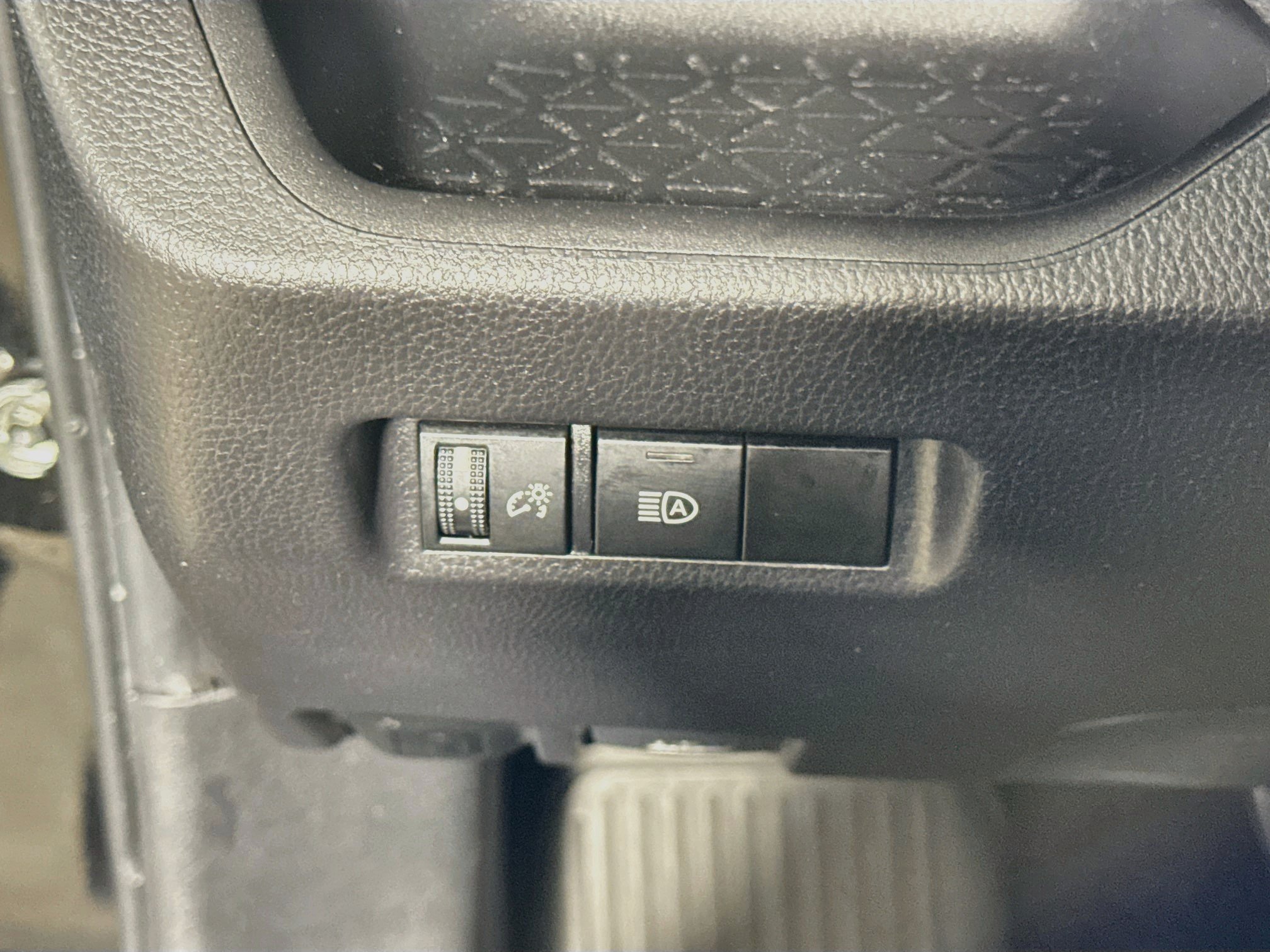 Used 2024 Toyota RAV4 LE AWD/4WD image 10