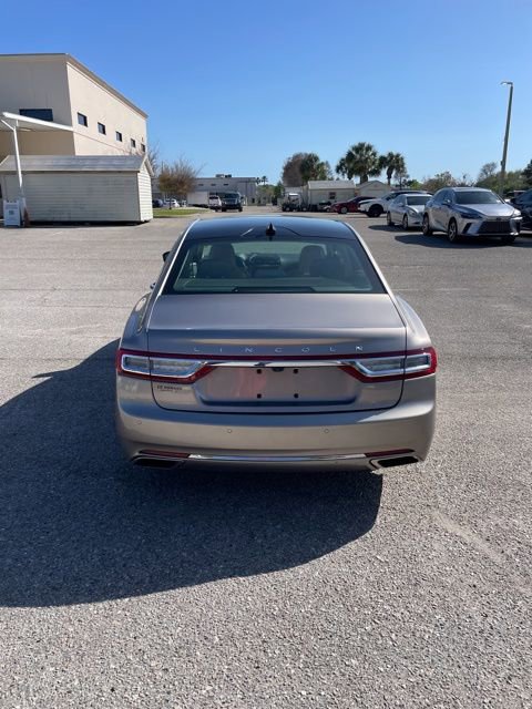 Used 2019 Lincoln Continental Select image 3