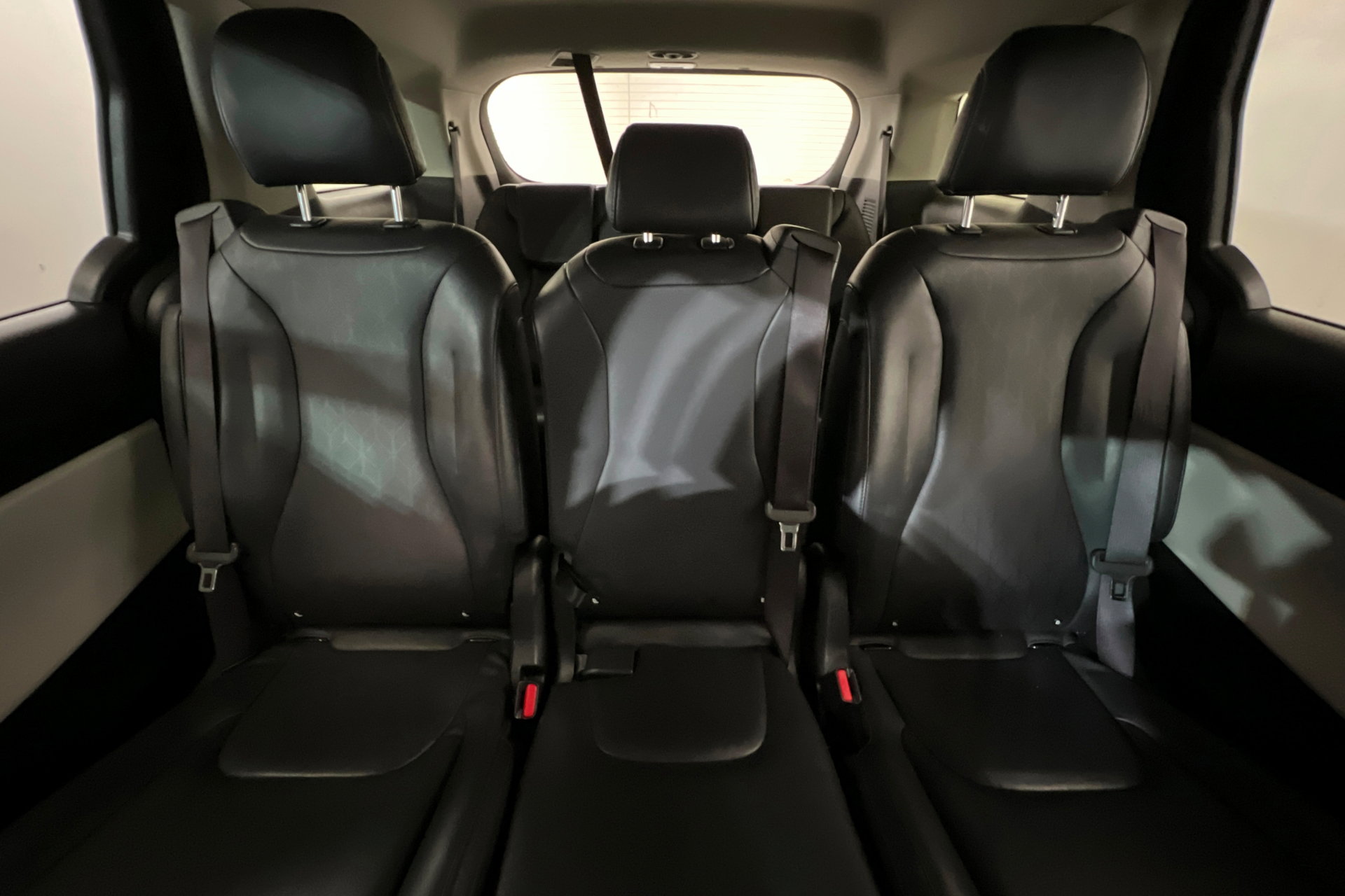 Used 2024 Kia Carnival LX image 26