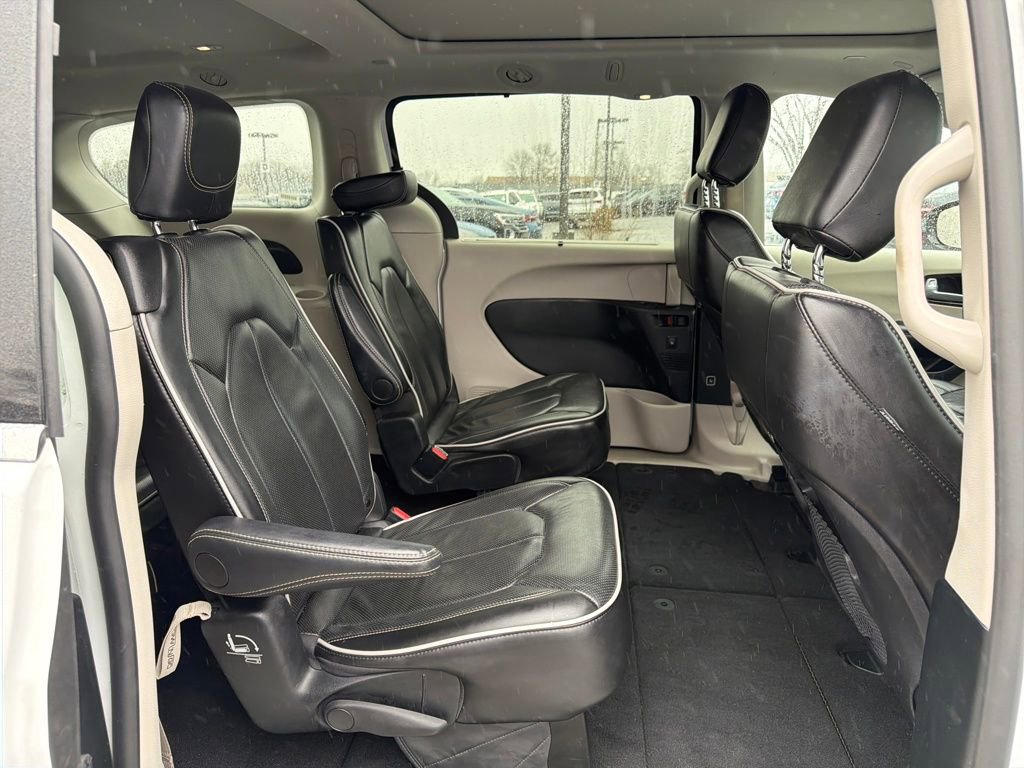 Used 2024 Chrysler Pacifica Limited image 36