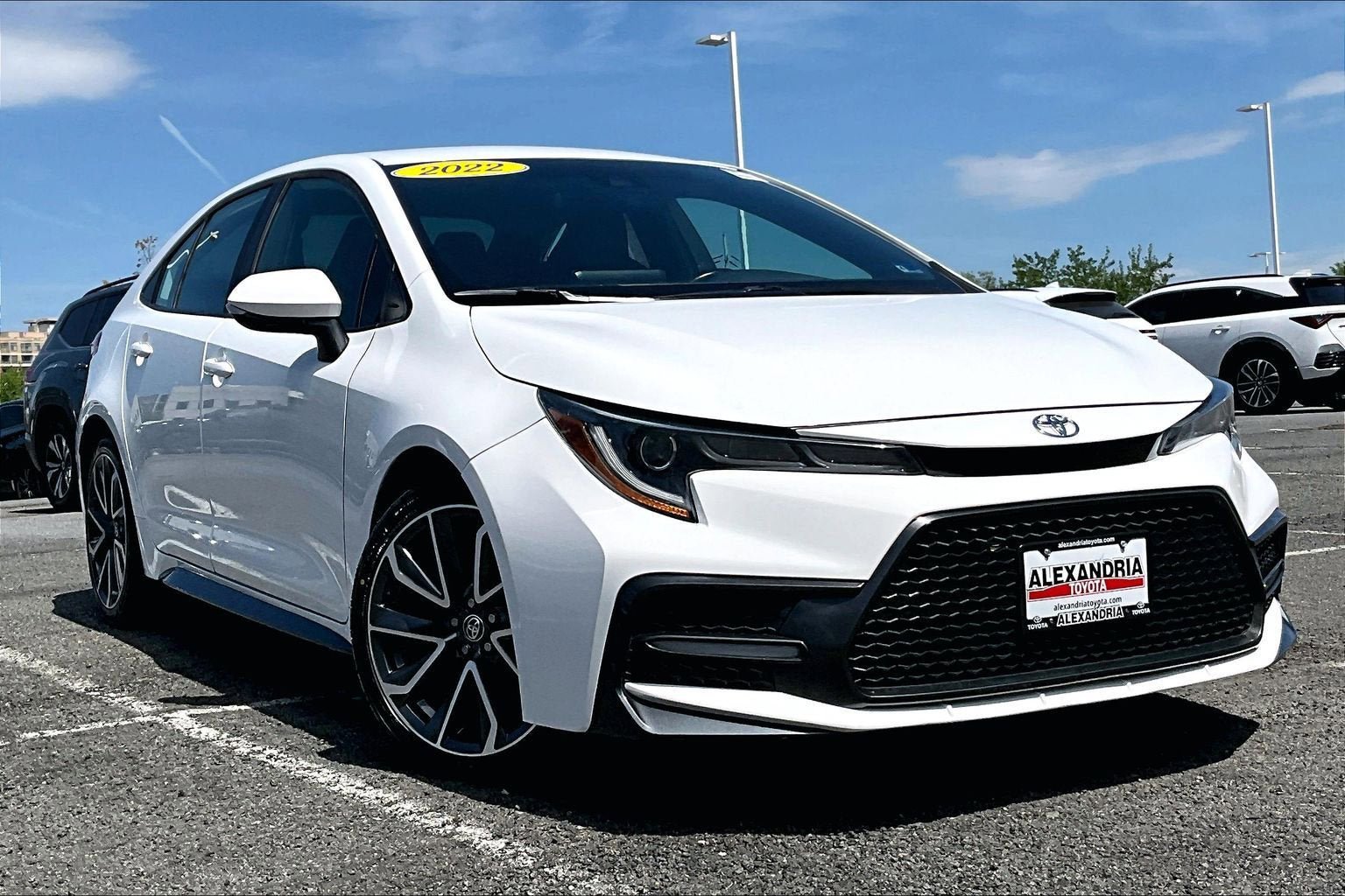 Used 2022 Toyota Corolla SE FWD image 2