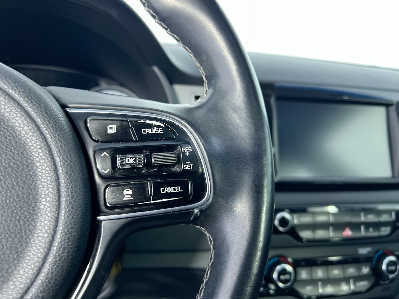 Used 2019 Kia Niro Touring FWD image 13