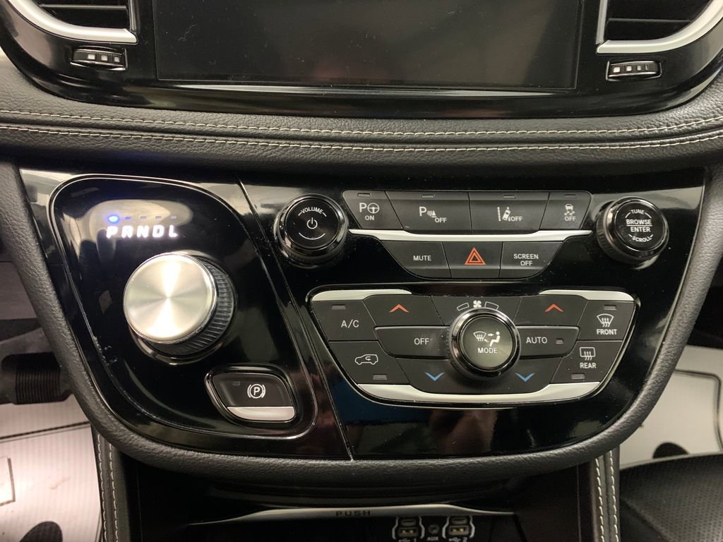 Used 2022 Chrysler Pacifica Limited w/ S Appearance Package image 13