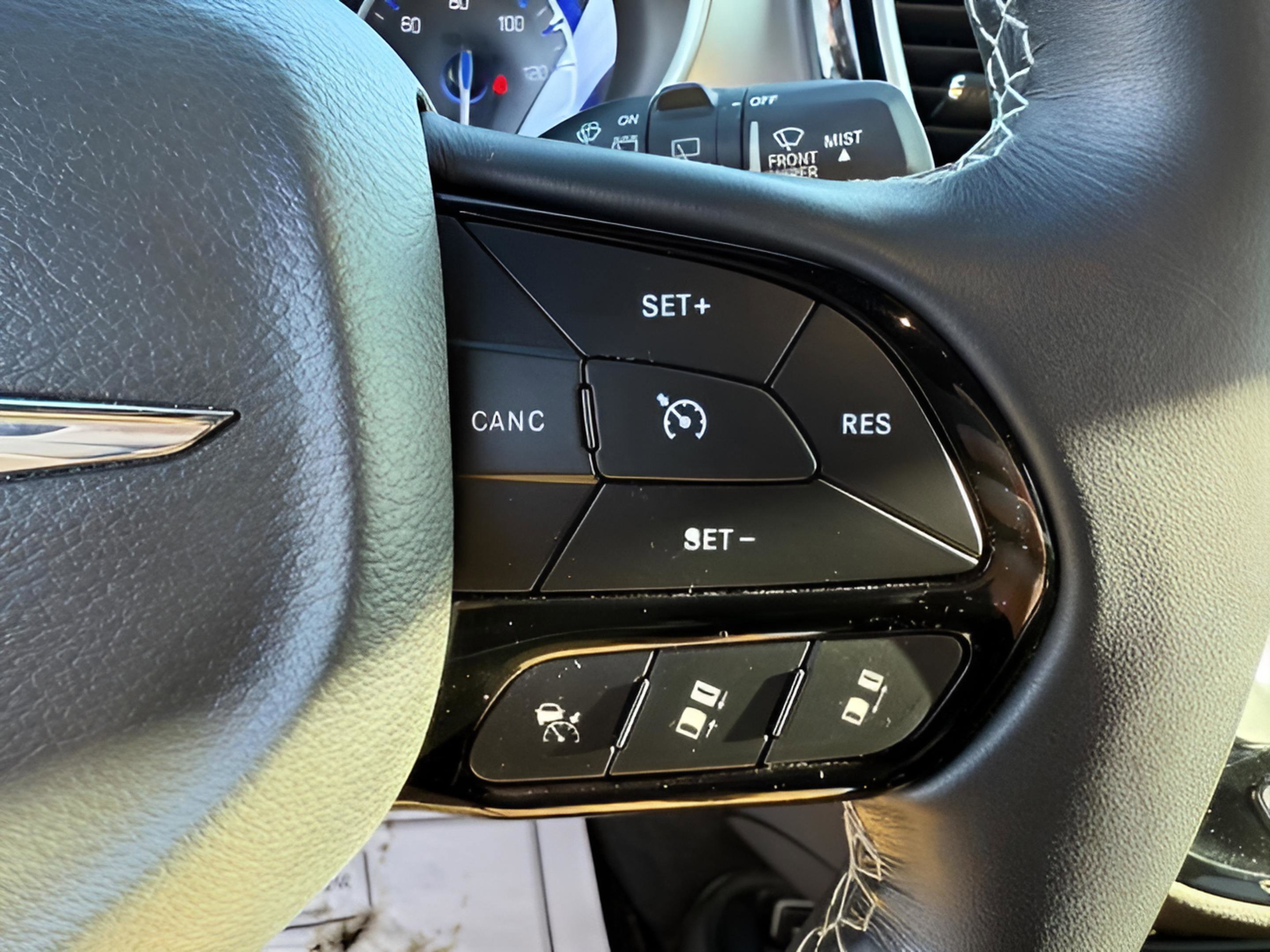 Certified 2021 Chrysler Pacifica Touring-L w/ Uconnect Theater Family Group image 21