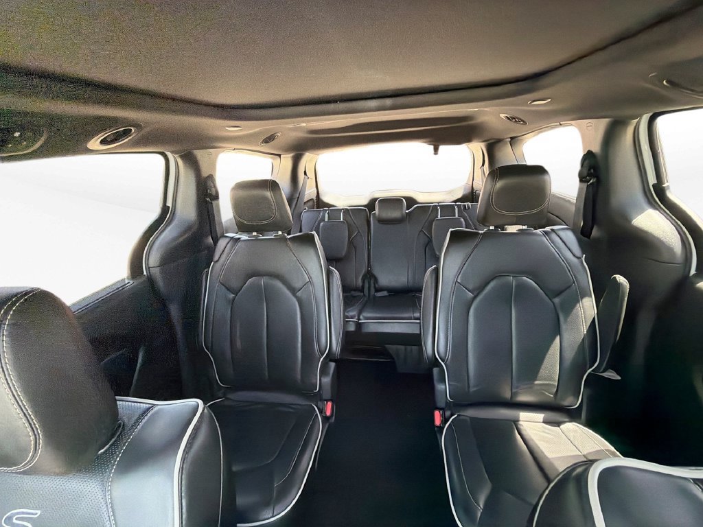 Used 2025 Chrysler Pacifica Limited FWD image 26