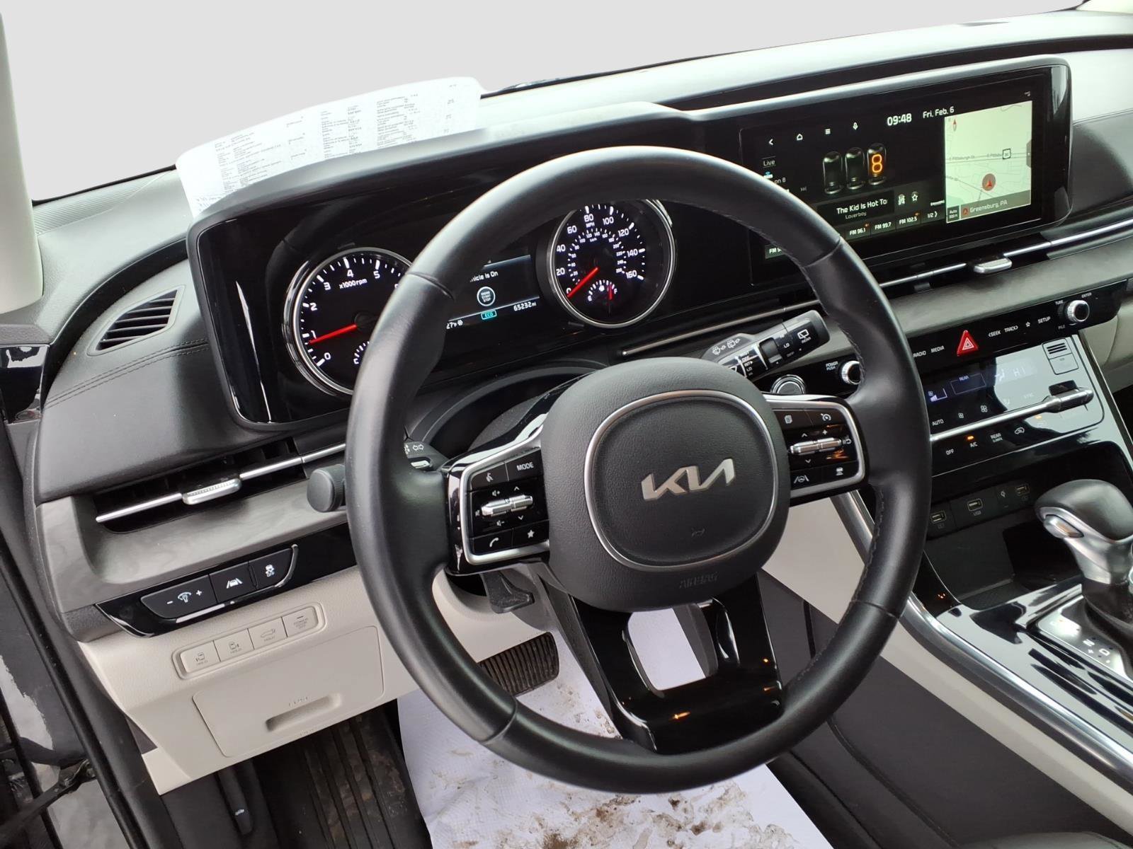 Used 2022 Kia Carnival EX image 12