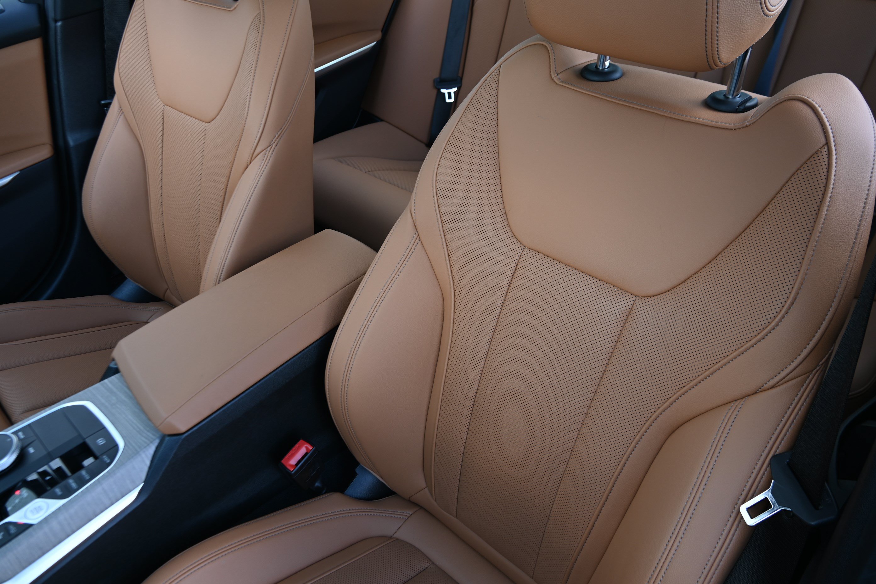 Certified 2025 BMW 330i Sedan RWD image 12