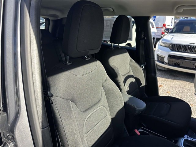 Certified 2022 Jeep Renegade Latitude w/ Convenience Group image 27