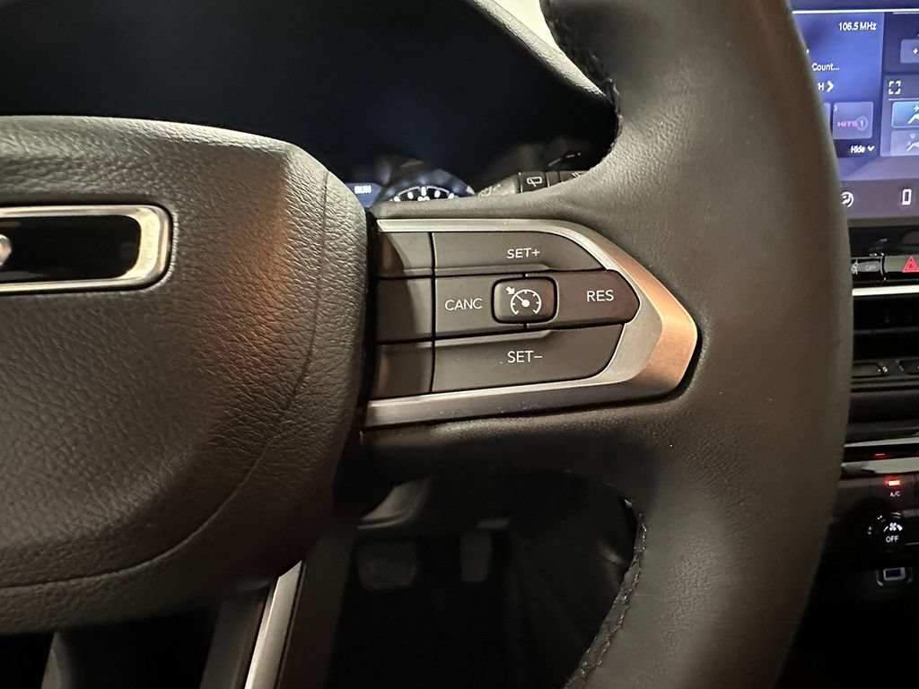 Used 2023 Jeep Compass Latitude AWD/4WD image 36