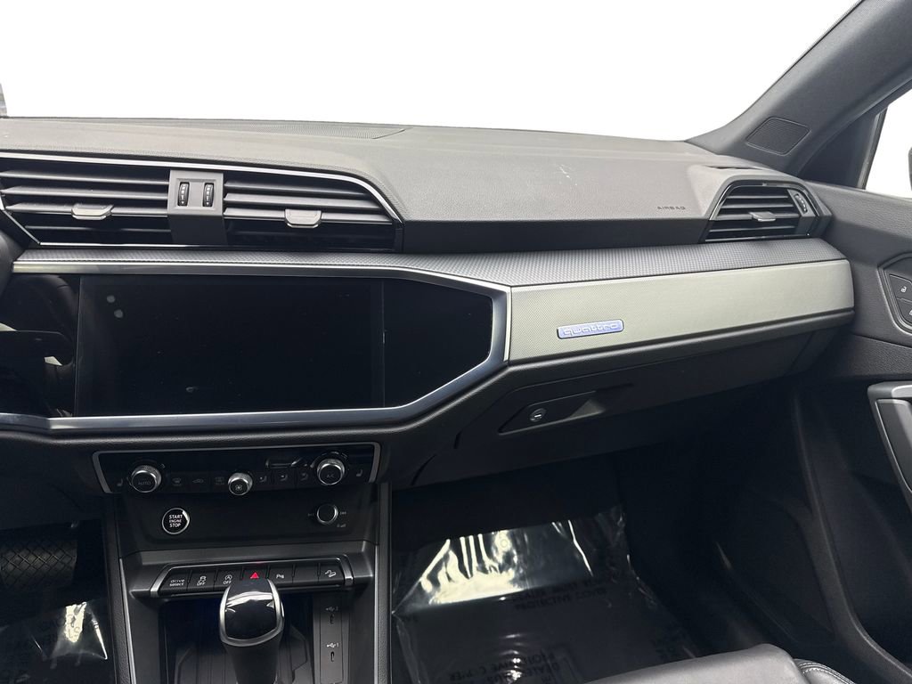 Used 2024 Audi Q3 2.0T Premium Plus w/ Premium Plus Package image 55