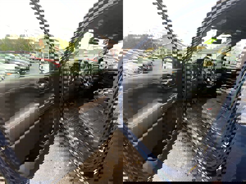 Used 2021 Chevrolet Silverado 1500 LT image 21