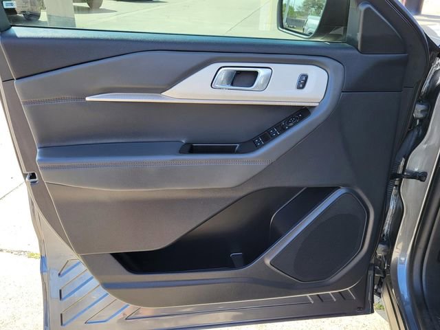 Used 2025 Ford Explorer Active image 13