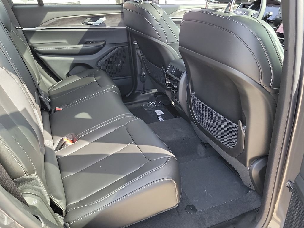 New 2025 Jeep Grand Cherokee Limited w/ Black Appearance Package image 11