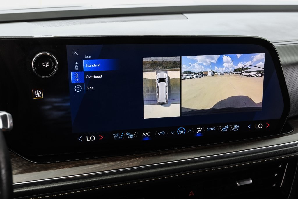 Used 2026 Chevrolet Suburban Premier AWD/4WD image 17