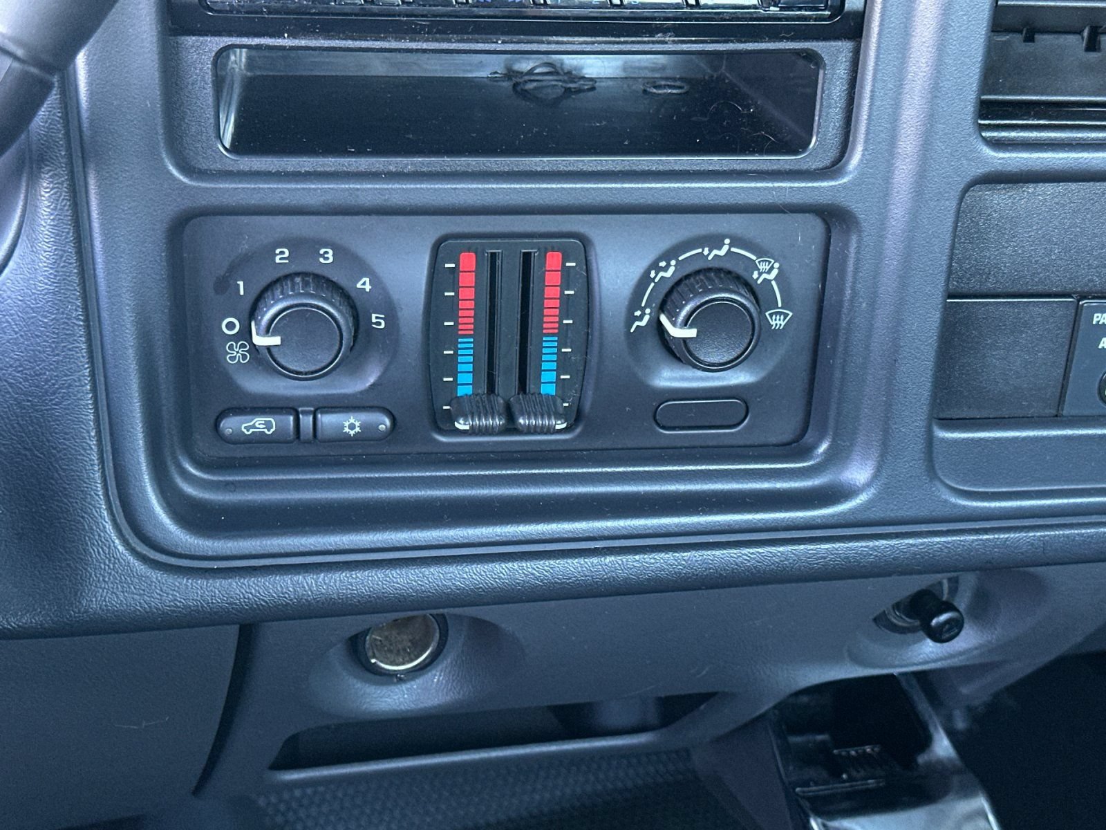 Used 2003 Chevrolet Silverado 2500 W/T RWD image 15