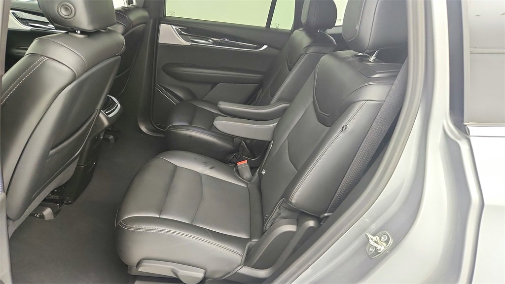 Used 2025 Cadillac XT6 Premium Luxury image 28