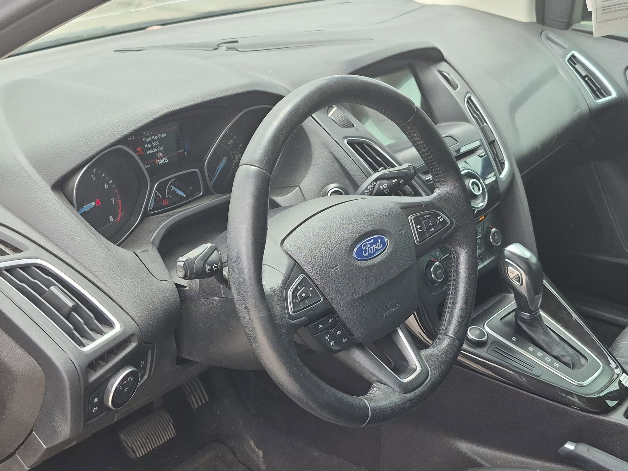 Used 2016 Ford Focus Titanium w/ Titanium Technology Package FWD image 8