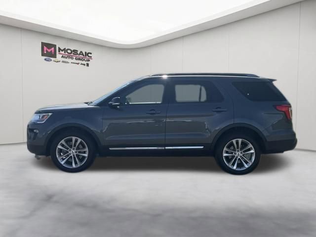 Used 2018 Ford Explorer XLT w/ Equipment Group 202A FWD image 4