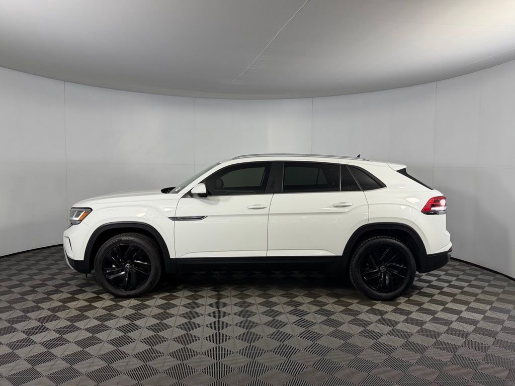Used 2021 Volkswagen Atlas Cross Sport SE w/ 20" Black Wheels Package FWD image 9