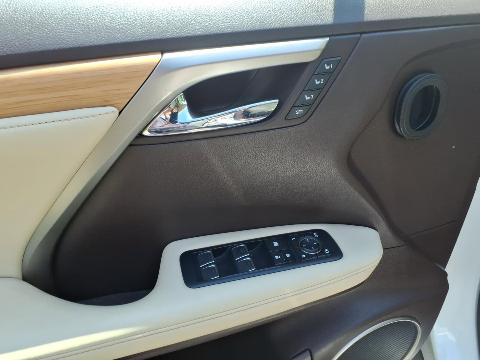 Used 2020 Lexus RX 350L Premium w/ Premium Package AWD/4WD image 15