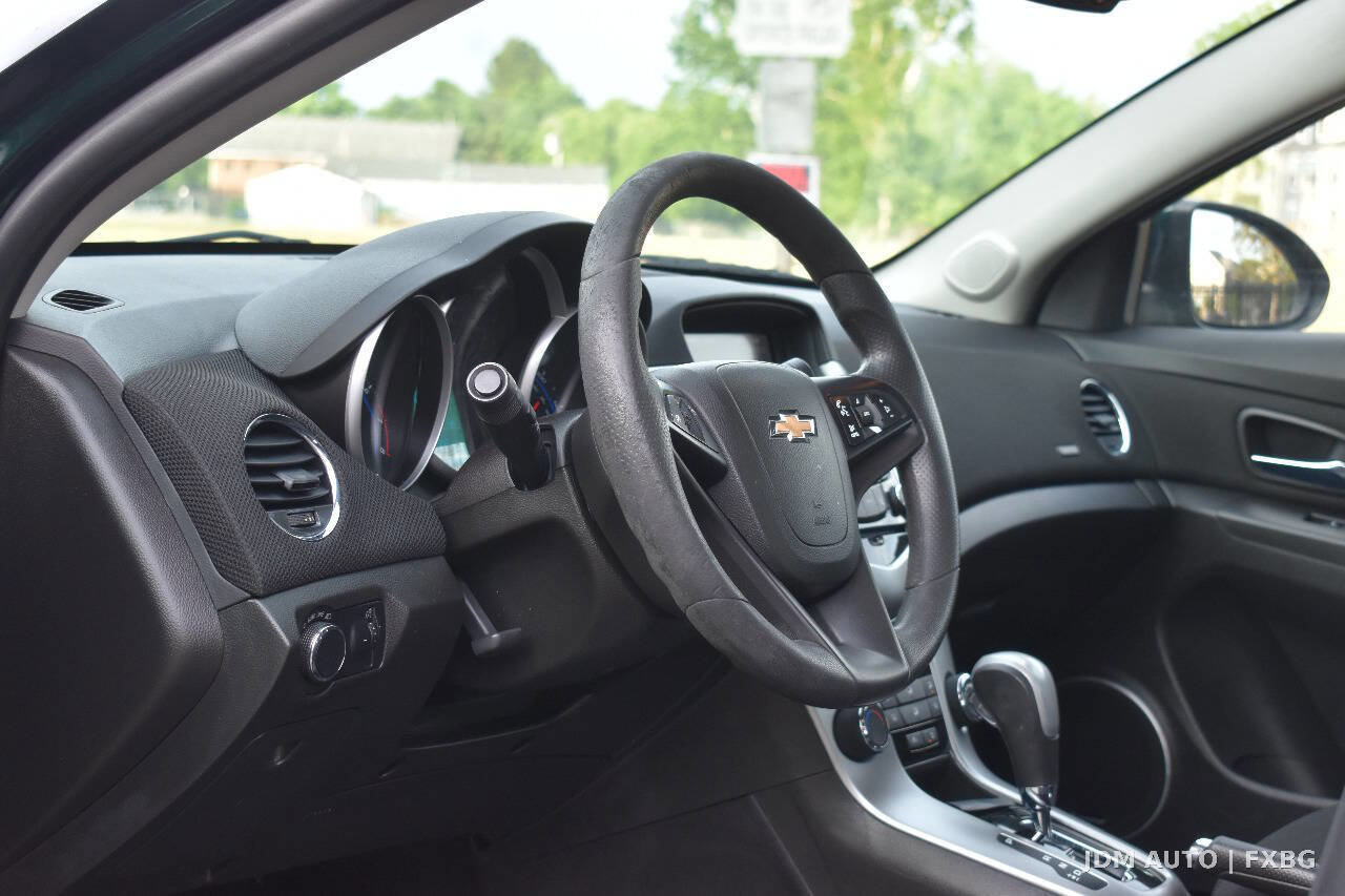 Used 2015 Chevrolet Cruze LT w/ Sun And Sound Package FWD image 19