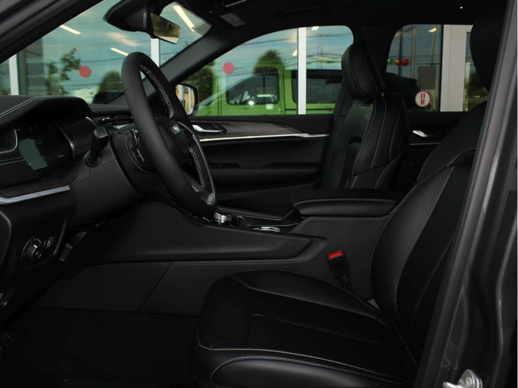 New 2025 Jeep Grand Cherokee Limited w/ Black Appearance Package image 11