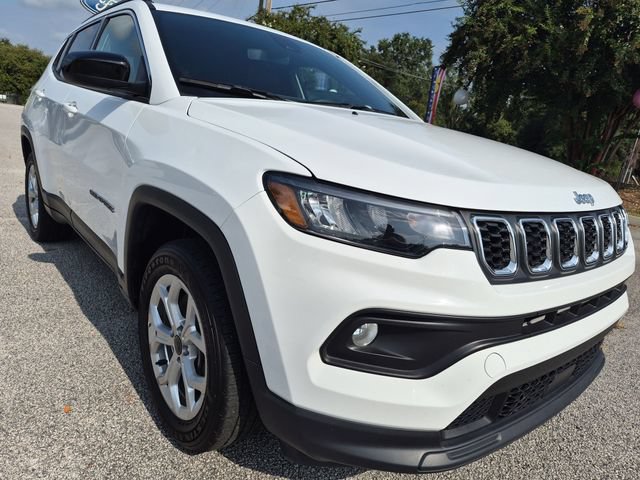 Used 2025 Jeep Compass Latitude AWD/4WD image 9