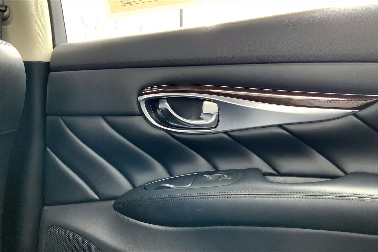 Used 2019 INFINITI Q70 L 3.7 AWD/4WD image 36