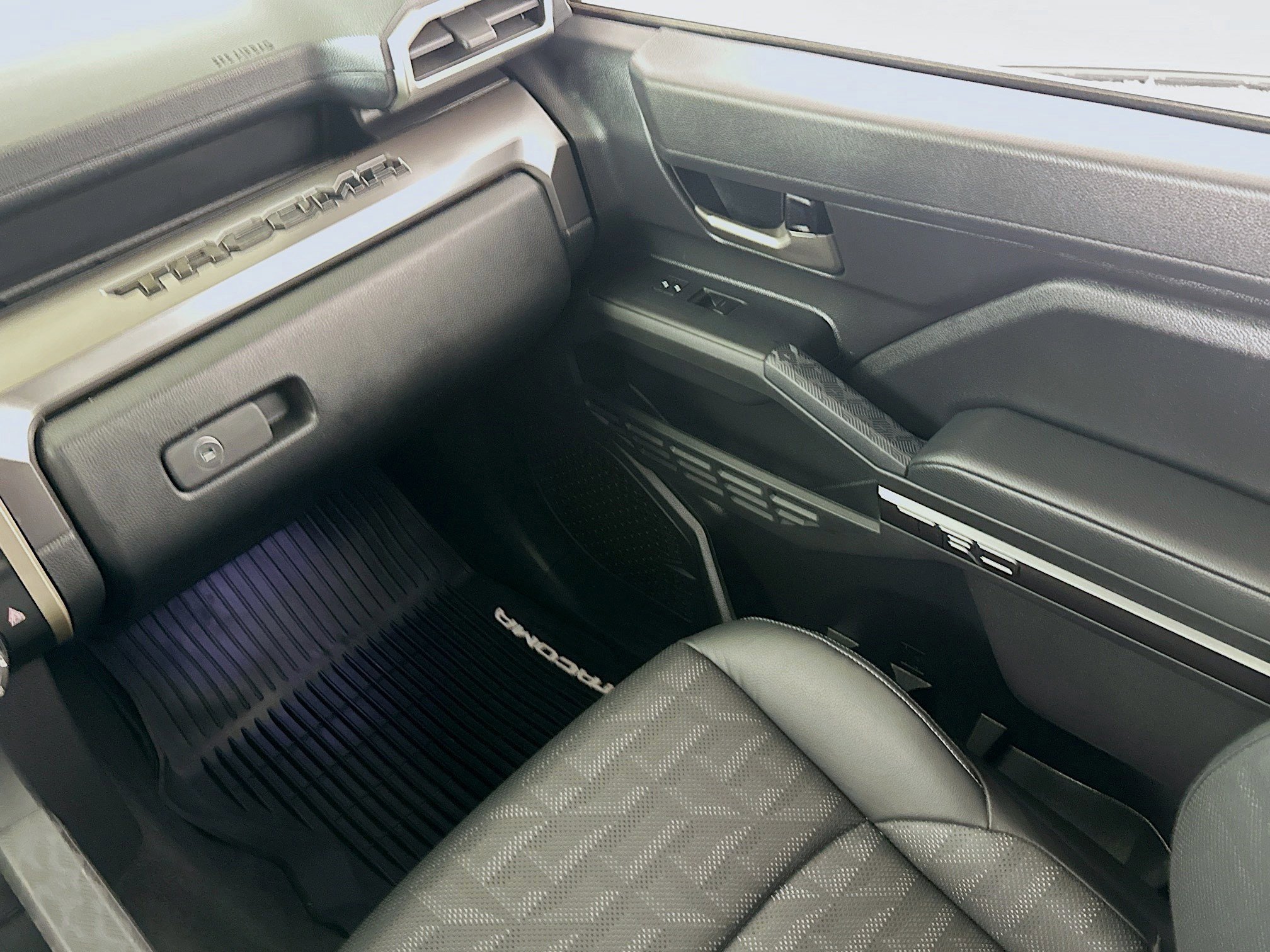 Used 2024 Toyota Tacoma TRD Off-Road w/ TRD Off Road Premium Package image 21