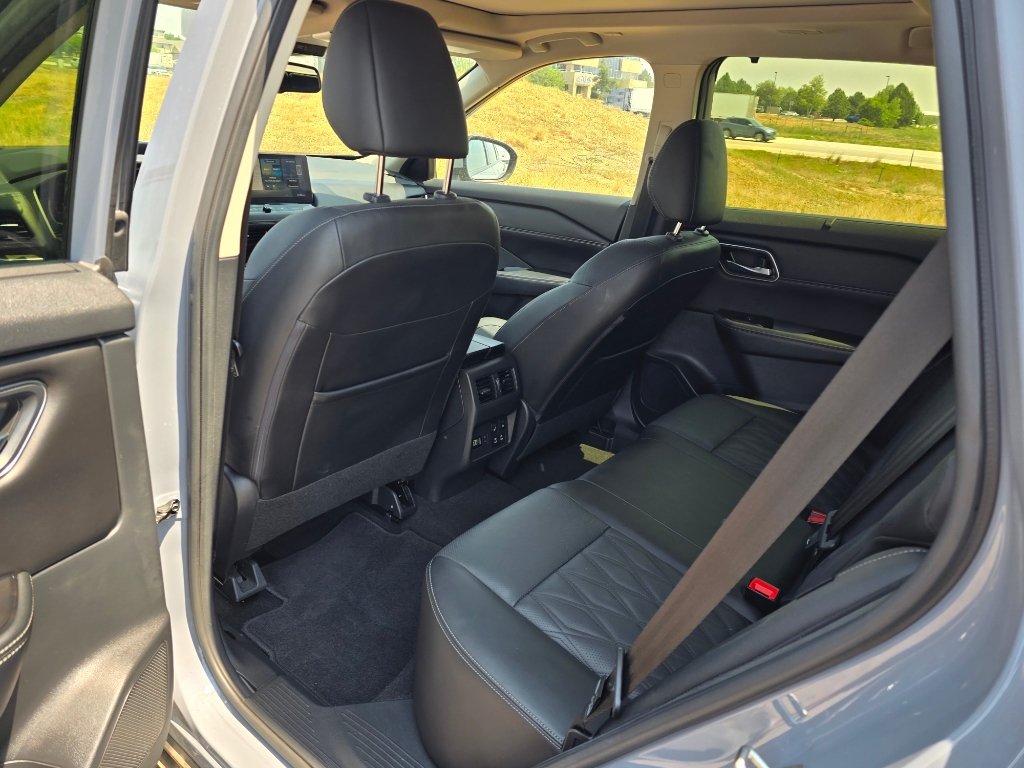Used 2024 Nissan Rogue Platinum w/ Platinum Premium Package AWD/4WD image 15