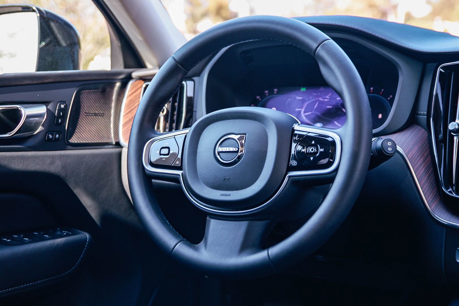 Used 2023 Volvo XC60 B5 Ultimate w/ Climate Package image 17