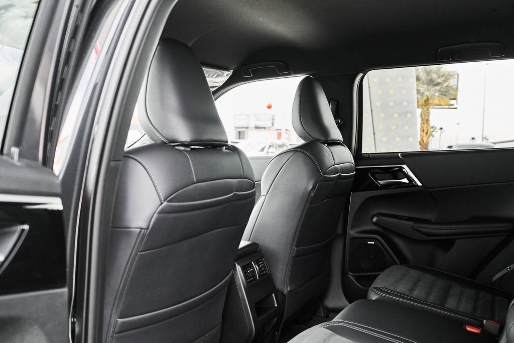 New 2026 Mitsubishi Outlander LE FWD image 13