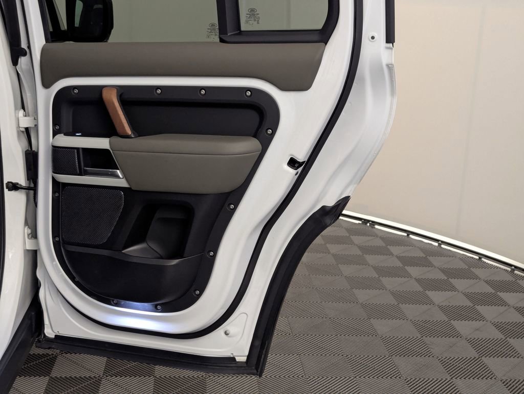 Used 2020 Land Rover Defender 110 HSE image 53