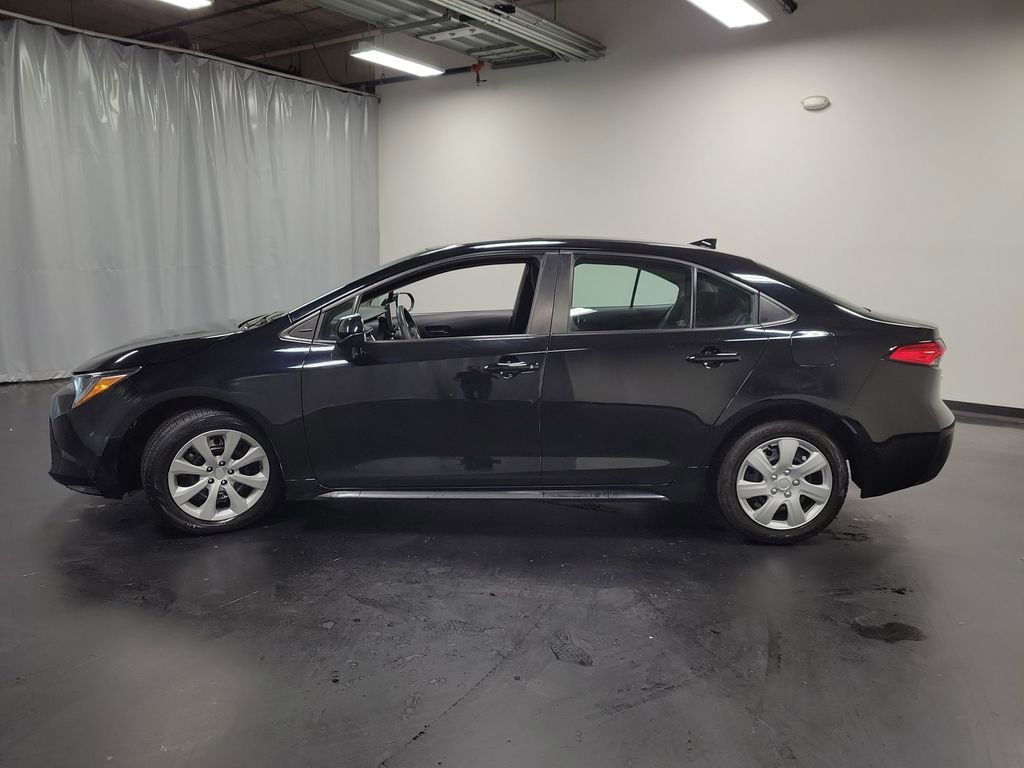 Used 2023 Toyota Corolla LE FWD image 5