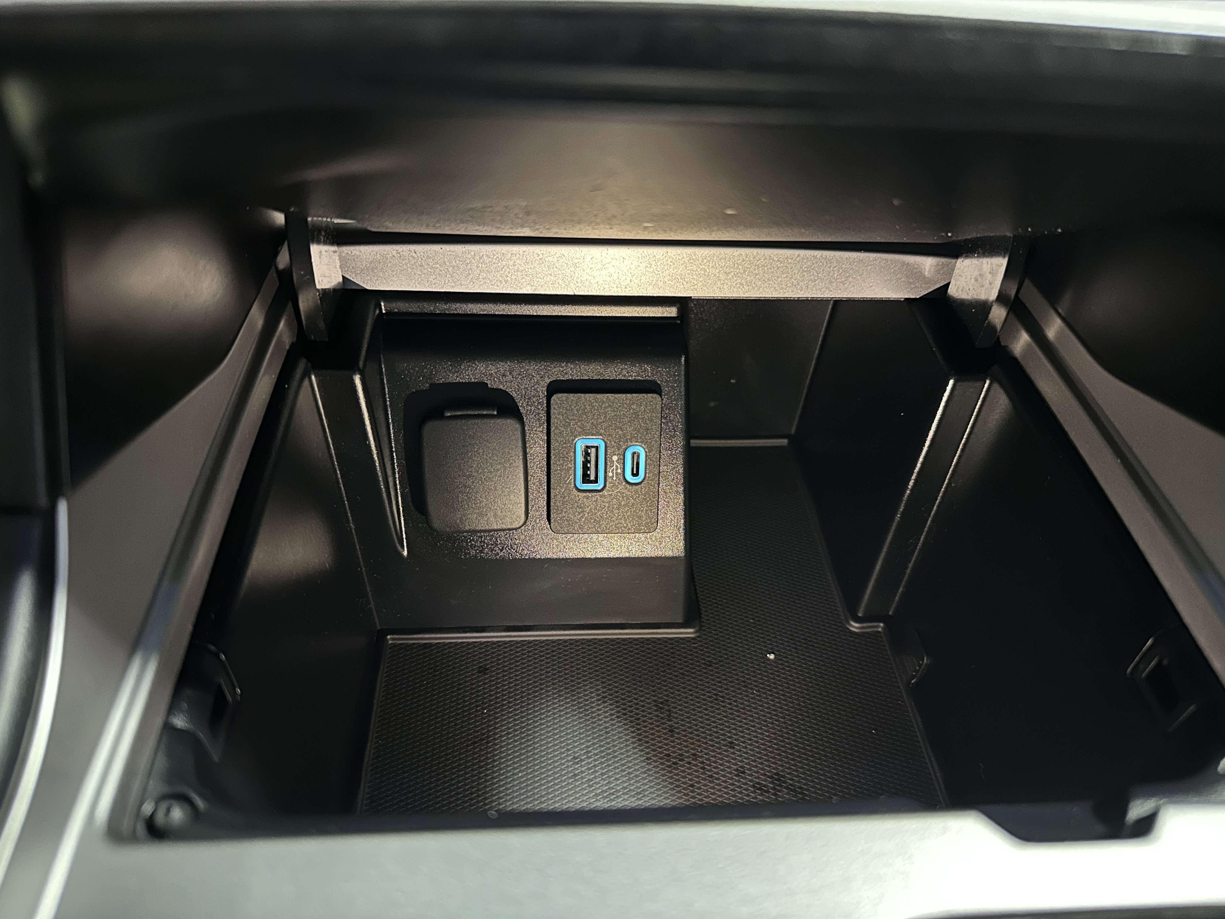 Used 2020 Ford Explorer XLT w/ Comfort Package image 14