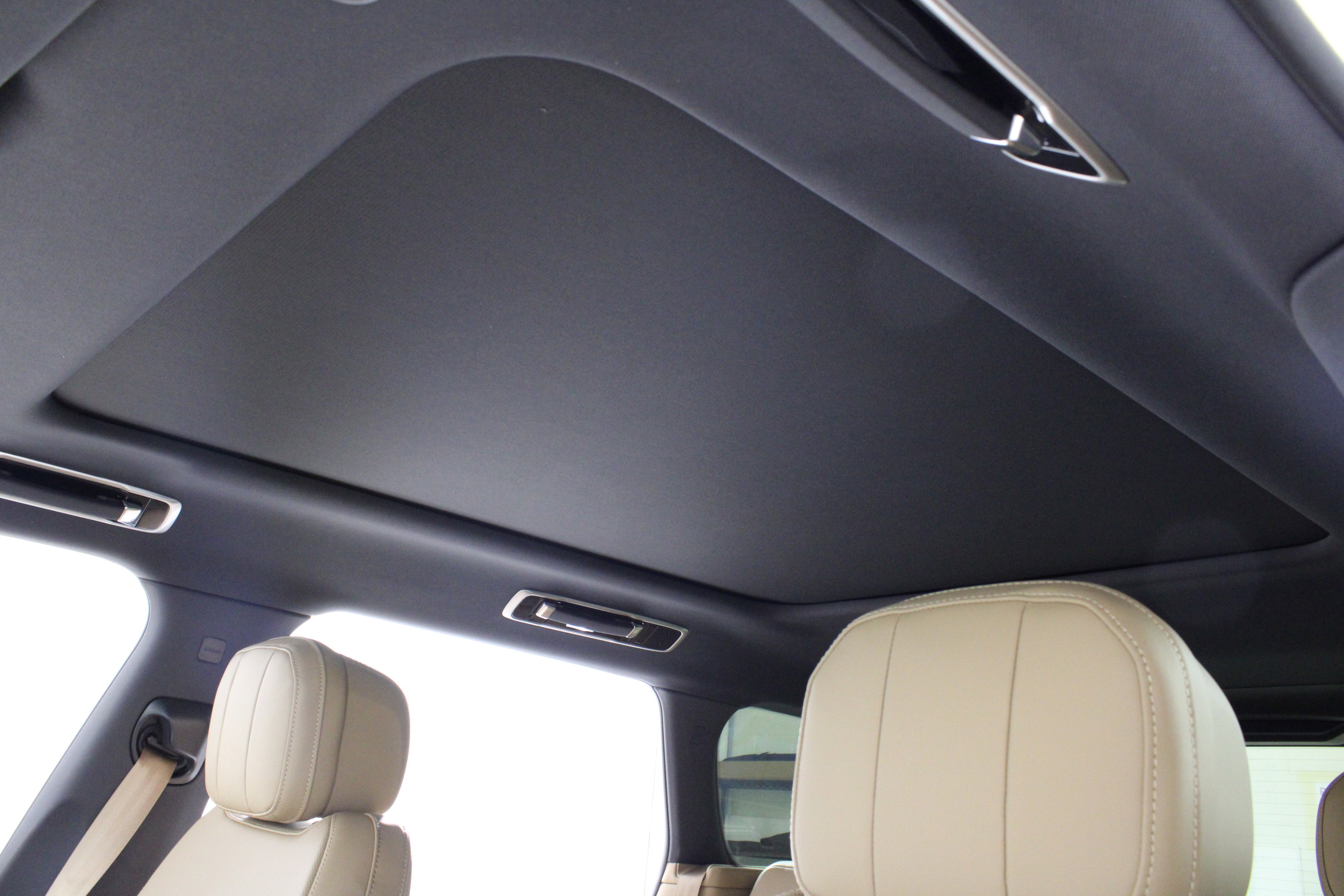 New 2026 Land Rover Range Rover SE image 23