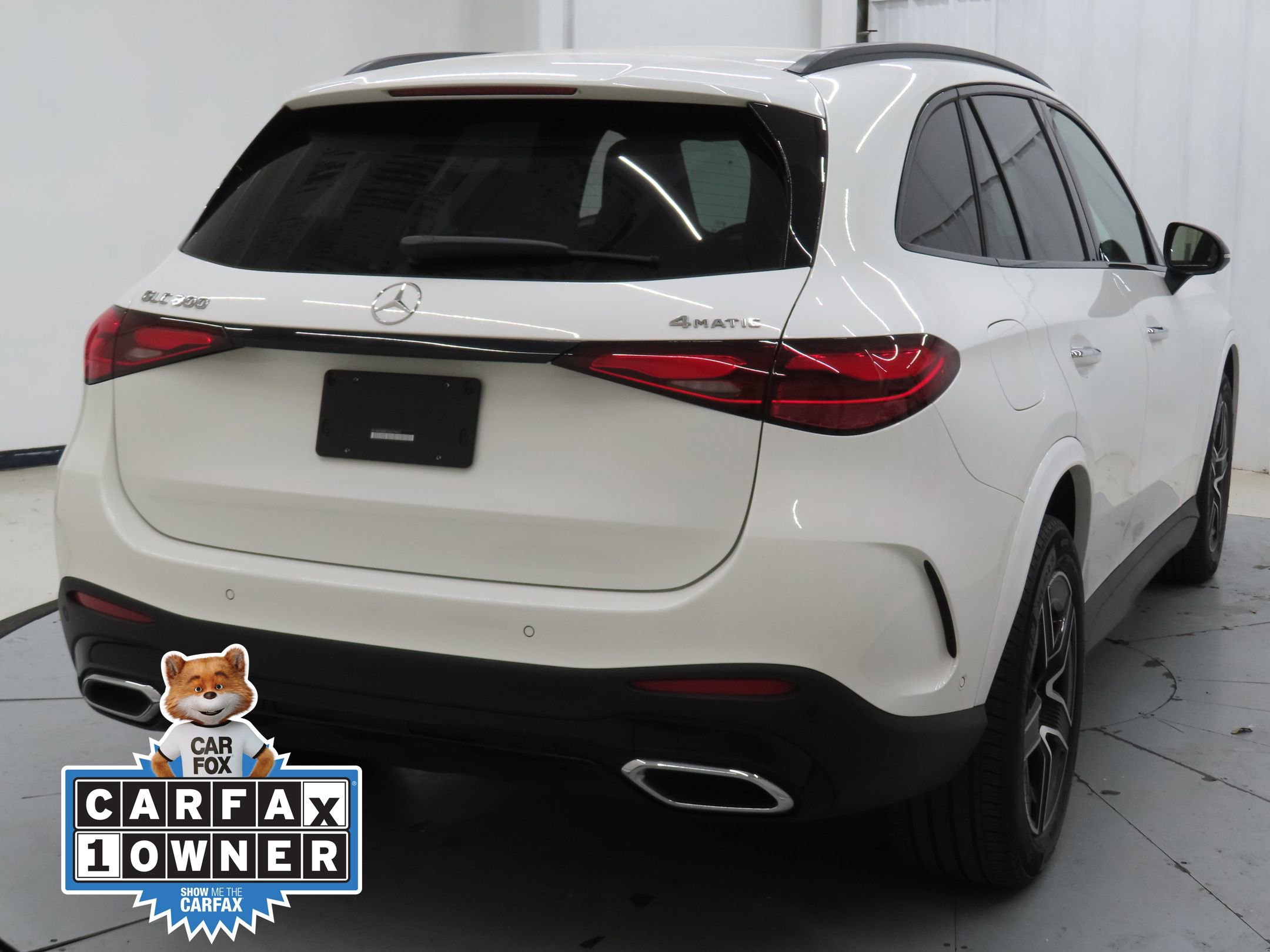 Used 2025 Mercedes-Benz GLC 300 4MATIC w/ AMG Line image 3