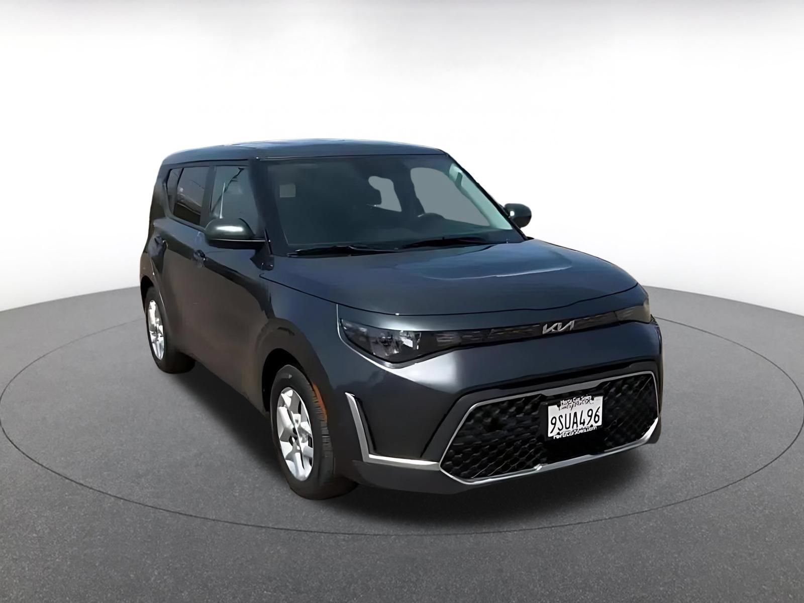Used 2025 Kia Soul LX w/ LX Technology Package FWD image 3
