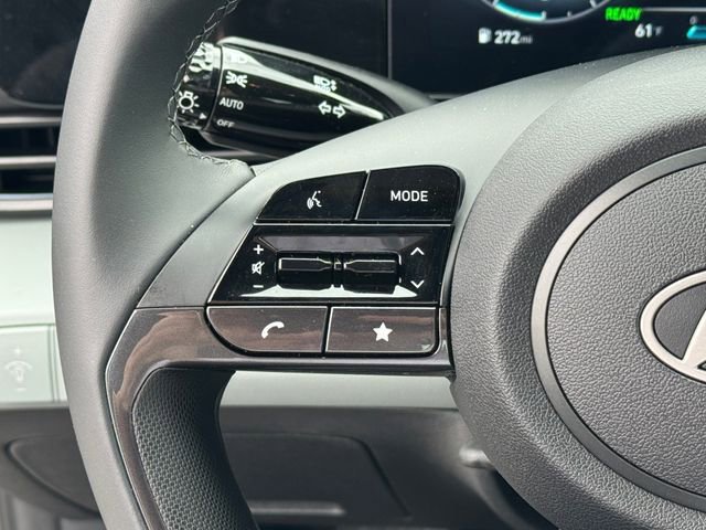 Used 2025 Hyundai Elantra Limited image 21