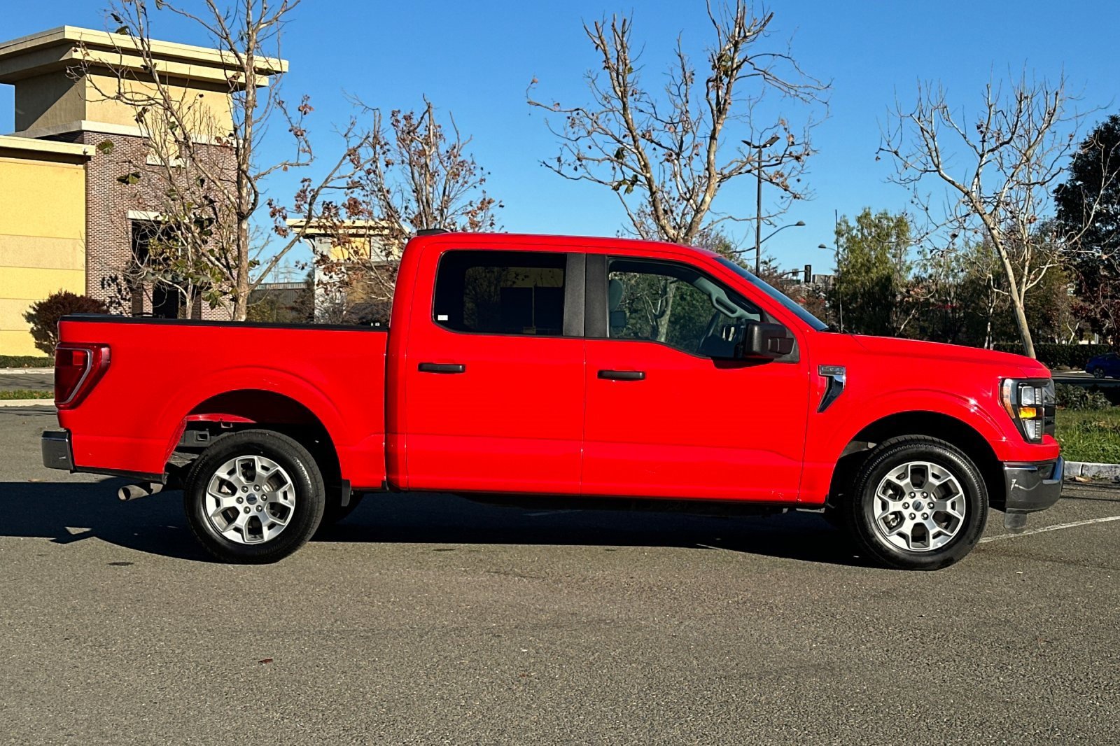 Used 2023 Ford F150 XLT image 3